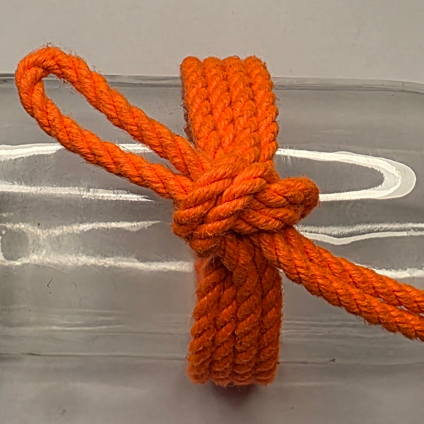 single column tie